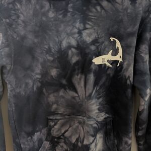 Independant trading Co. Men Navy and white tie-dye shark hoodie Size S